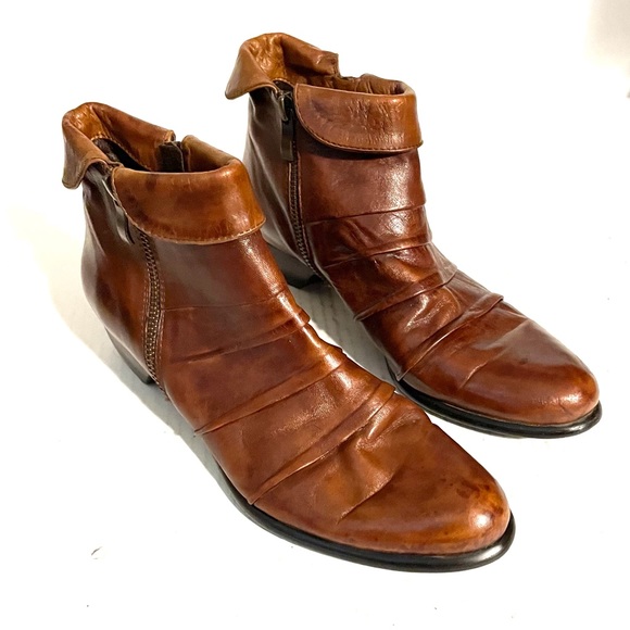 Anthropologie Shoes - Anthro EVERYBODY by BZ Moda Fanta Booties Size 7